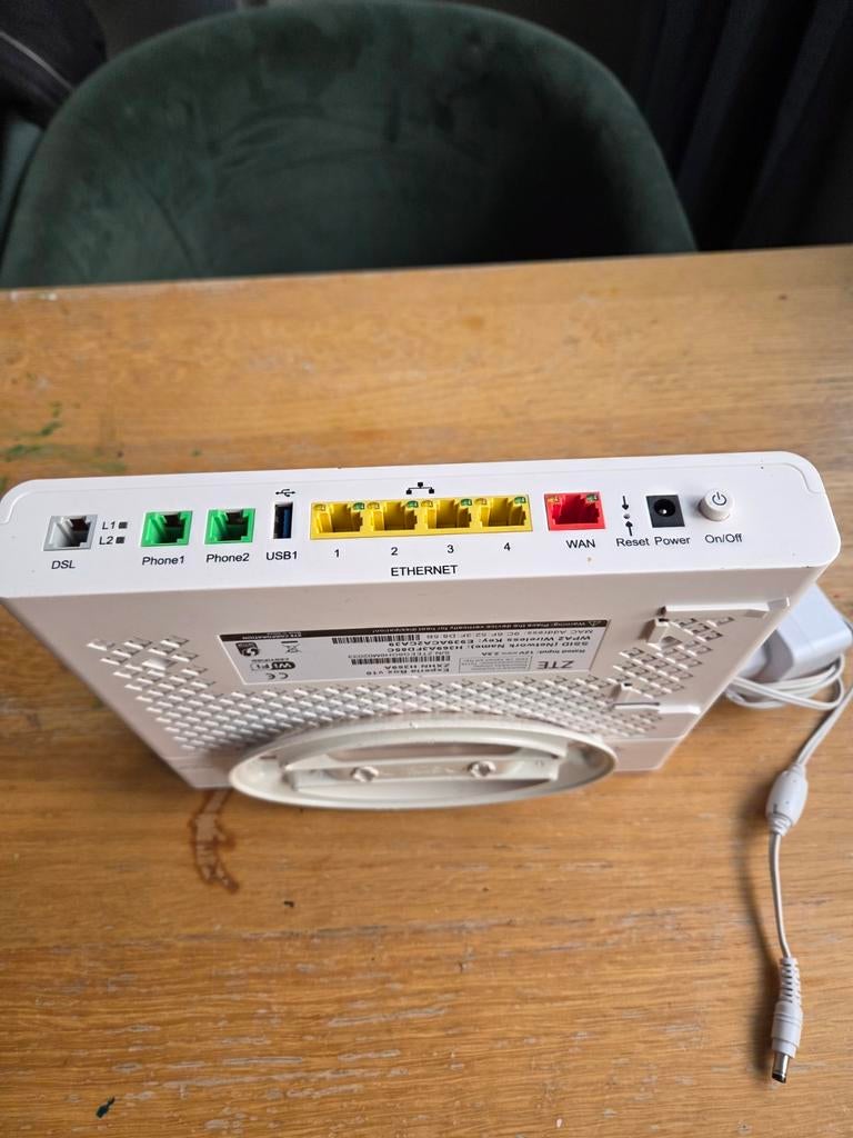 Experia box V10, Computers en Software, Routers en Modems, Ophalen of Verzenden