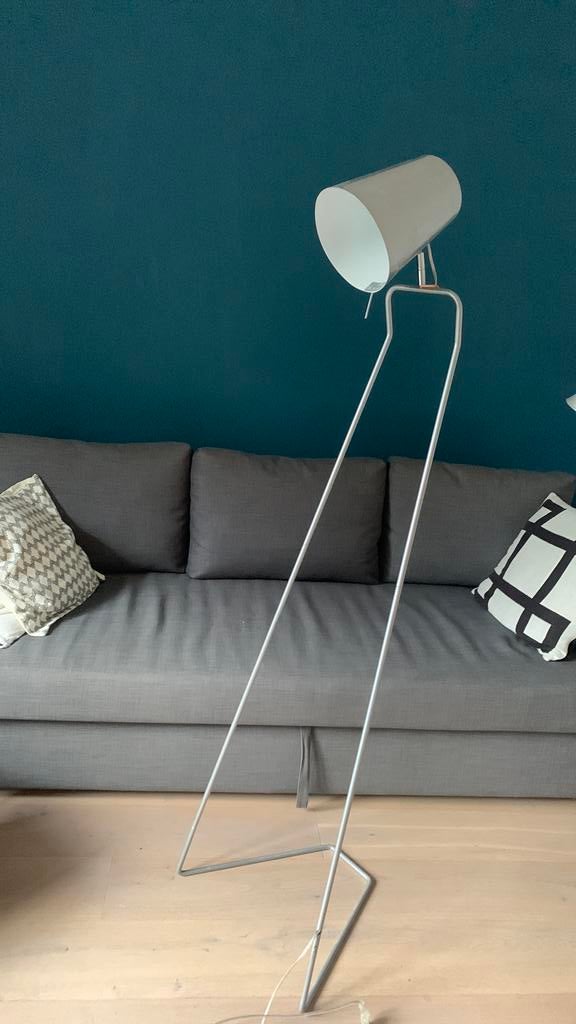 Leuke vloerlamp Leitmotiv, Huis en Inrichting, Ophalen, Gebruikt, Metaal, Modern
