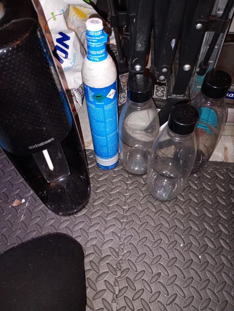 Sodastream met koolzuurfles en 3 flessen, Ophalen of Verzenden, Gebruikt