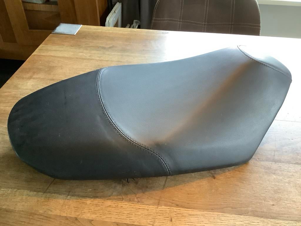 Peugeot  scooterzadel.       (Nr. 1), Verzenden, Zo goed als nieuw, Zadel, Overige merken