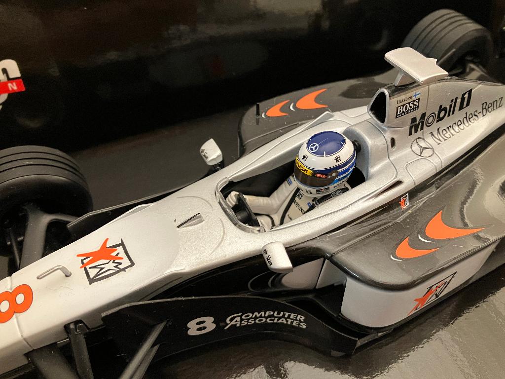 ✅ Mika Häkkinen 1:18 McLaren Mercedes MP4/13 World Champion, Ophalen of Verzenden, Zo goed als nieuw, Formule 1