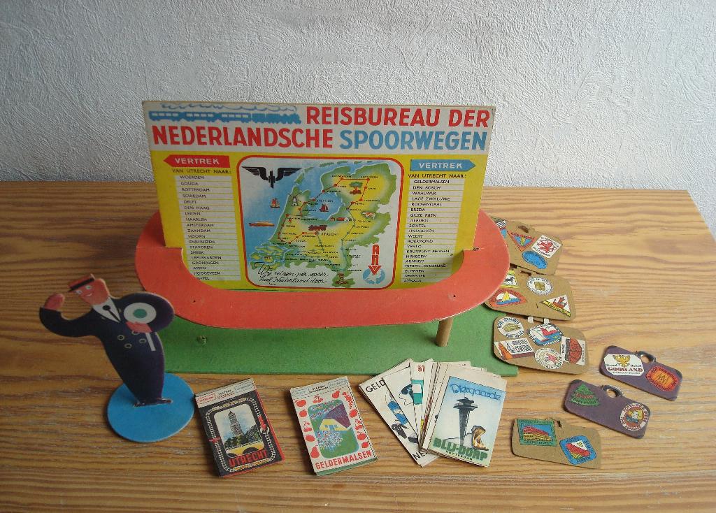 REISBUREAU DER NEDERLANDSCHE SPOORWEGEN, Verzamelen, Spoorwegen en Tramwegen, Ophalen of Verzenden, Gebruikt, Trein, Overige typen