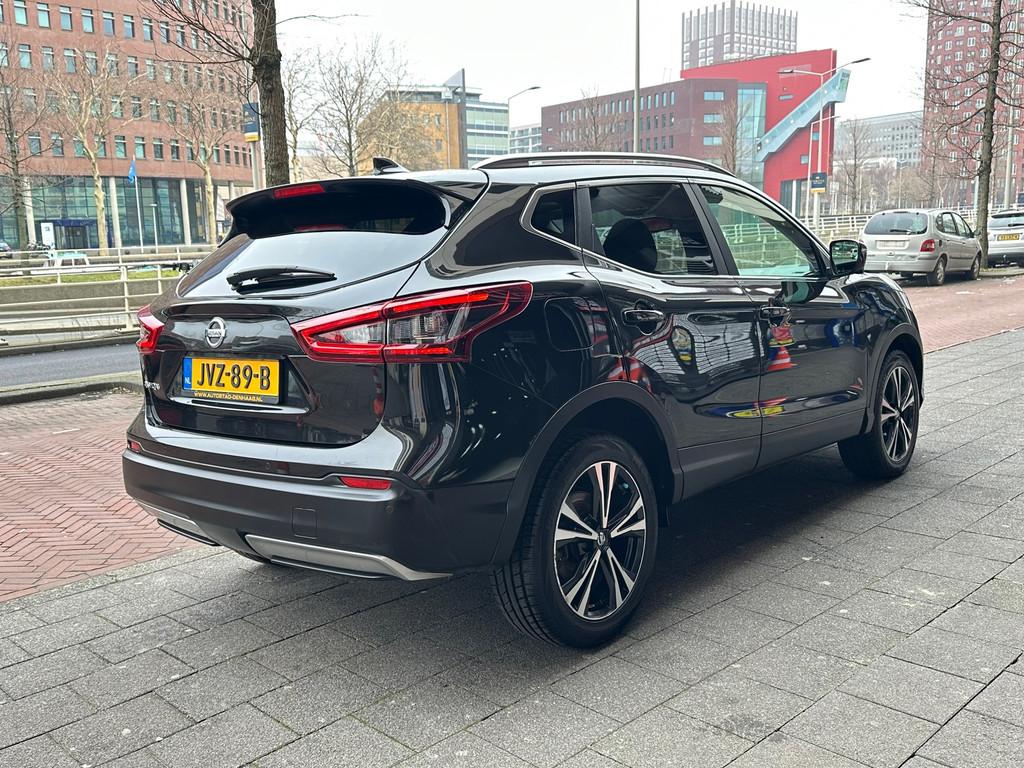 Nissan Qashqai 1.3 DIG-T Design Edition Aut Navi 360 Camera, Auto's, Stof, Gebruikt, Euro 6, Zwart
