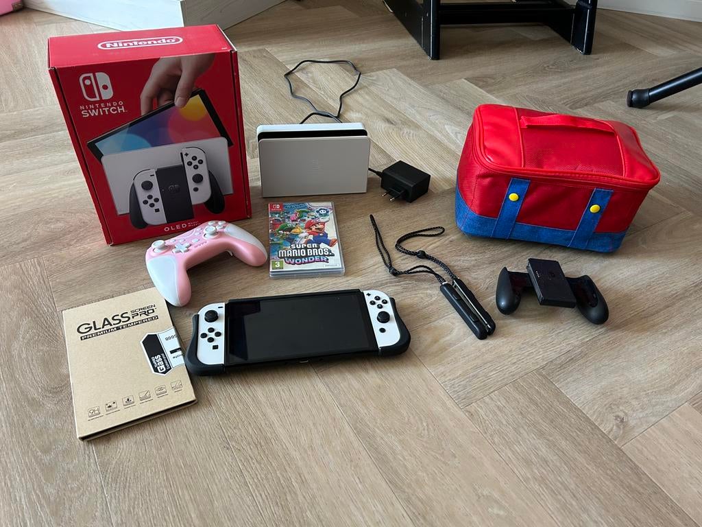 Nintendo switch oled, Spelcomputers en Games, Ophalen of Verzenden, Zo goed als nieuw, Met 2 controllers, Switch OLED