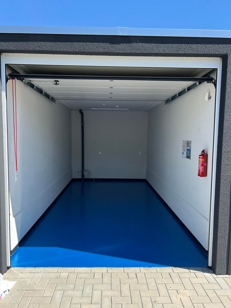 Garagebox 21m2 te huur, inbraakalarm* op beveiligd terrein.