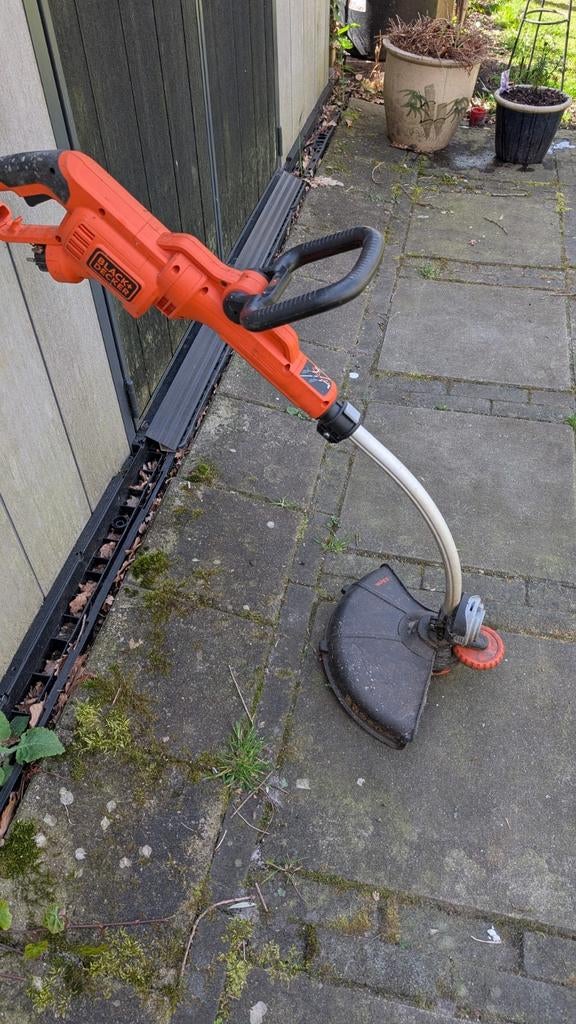 Black en Decker. Grastrimmer op 220, Ophalen, Gebruikt, Elektrisch