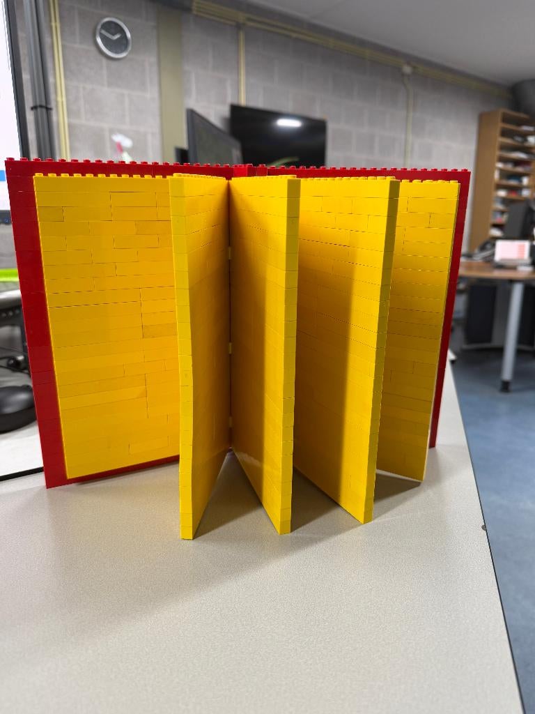 LEGO Boek van Sinterklaas, Community@lego.com, Ophalen of Verzenden, Zo goed als nieuw, 33 Bath Road Slough SL1 3UF United Kingdom