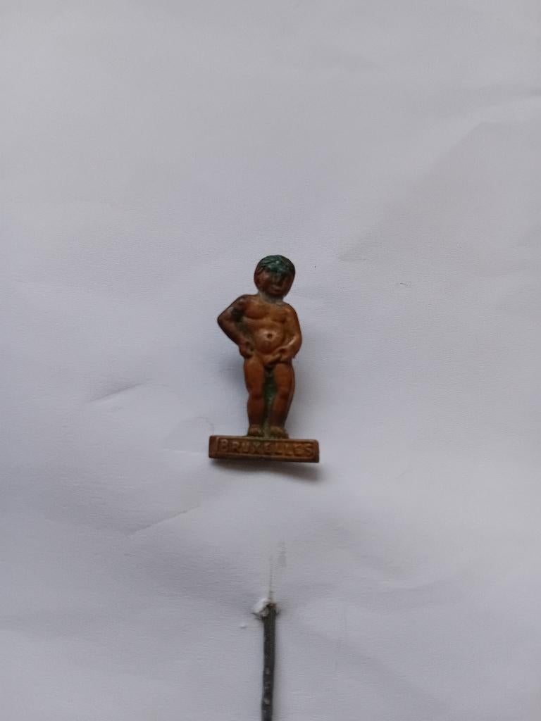 Pin - BRUXELLES - Manneke Pis, Verzamelen, Speldjes, Pins en Buttons, Ophalen of Verzenden, Gebruikt, Figuurtje, Speldje of Pin