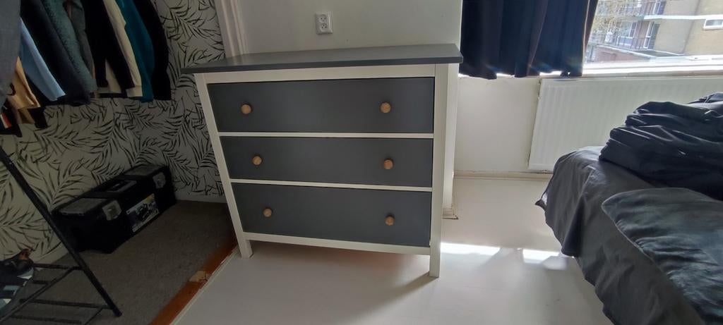 Gebruikt IKEA kastje met 3 lades - Grijs/Wit, Huis en Inrichting, Kasten | Ladekasten, Ophalen, Gebruikt, Modern, Scandinavisch