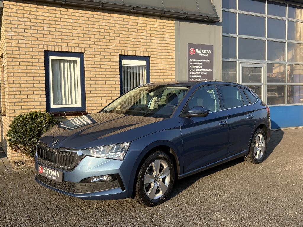 Skoda Scala 1.0 TSI Sport Bns CARPLAY-ALL SEASON-PARK SENSOR, Automaat, Scala, Gebruikt, Euro 6