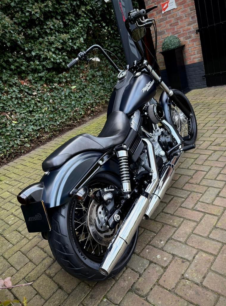 Zeer mooie Harley Davidson STREET BOB 1600 Dark Blue Denim, Motoren, Motoren | Harley-Davidson, 2 cilinders, 1600 cc, Bedrijf