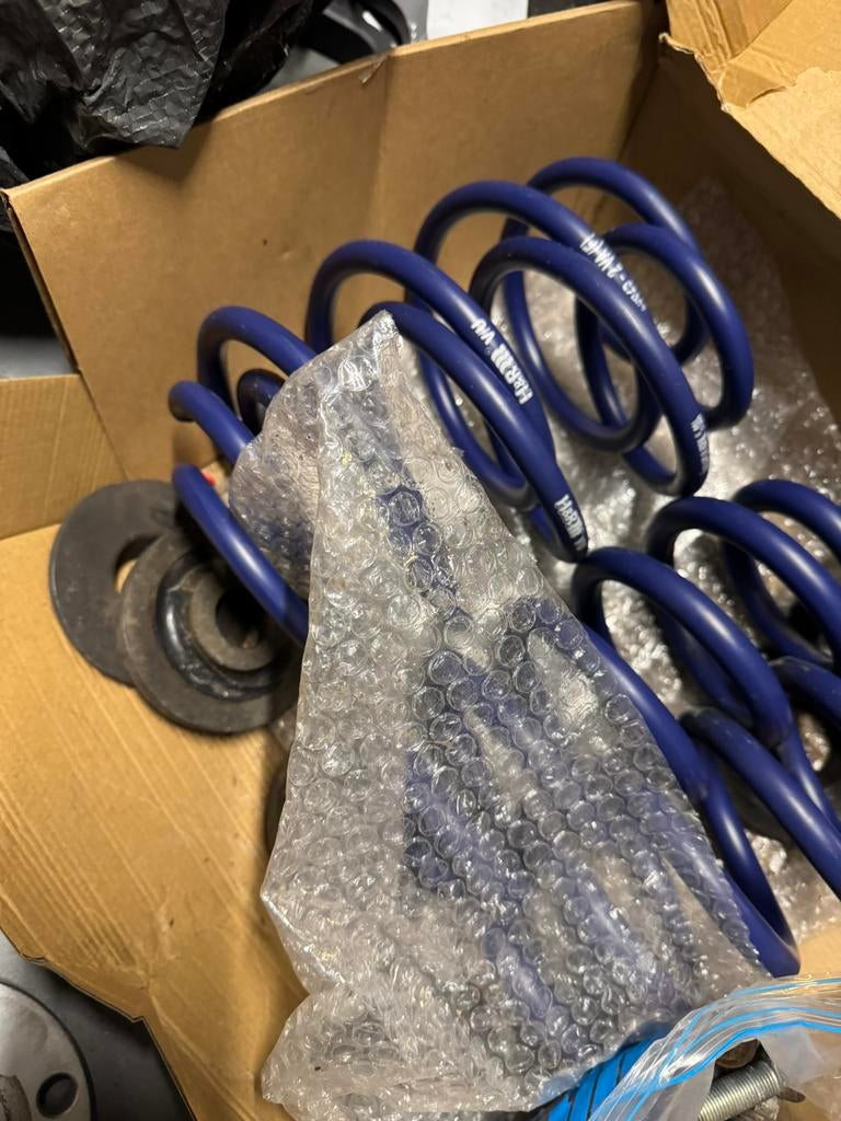 H&R verlagingsveren VW ID.4 + spoorverbreders, Ophalen of Verzenden, Gebruikt, Volkswagen