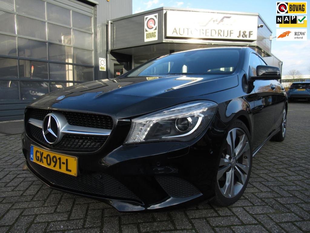 Mercedes-Benz CLA-klasse 180 Ambition / AUTOMAAT / PDC 2x /, Gebruikt, 4 cilinders, 715 kg, Leder en Stof