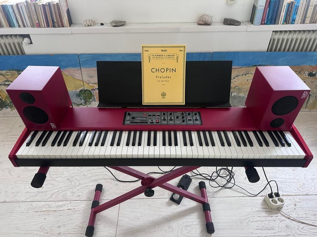 Nord Piano 1 + Nord speakers + onderstel + bladmuziekhouder, Muziek en Instrumenten, Keyboards, 88 toetsen, Zo goed als nieuw