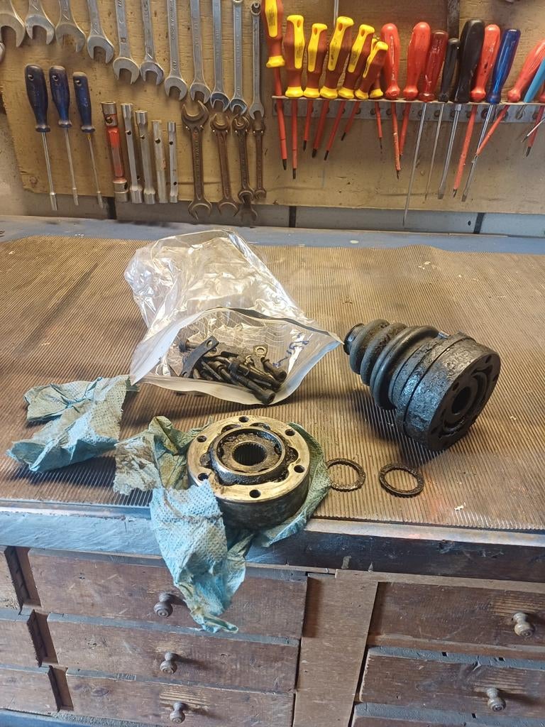 Aandrijfas onderdeel - Homokineet met hoes en bouten, Ophalen of Verzenden, Gebruikt, Universele onderdelen