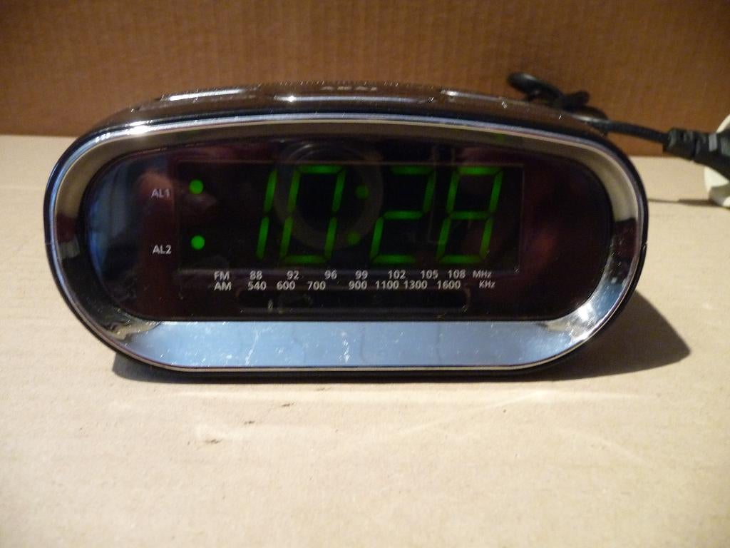 Akai digitale klokradio Zwart model Type: AR 150D. Verz. kan, Witgoed en Apparatuur, Wekkers, Gebruikt, Digitaal, Ophalen