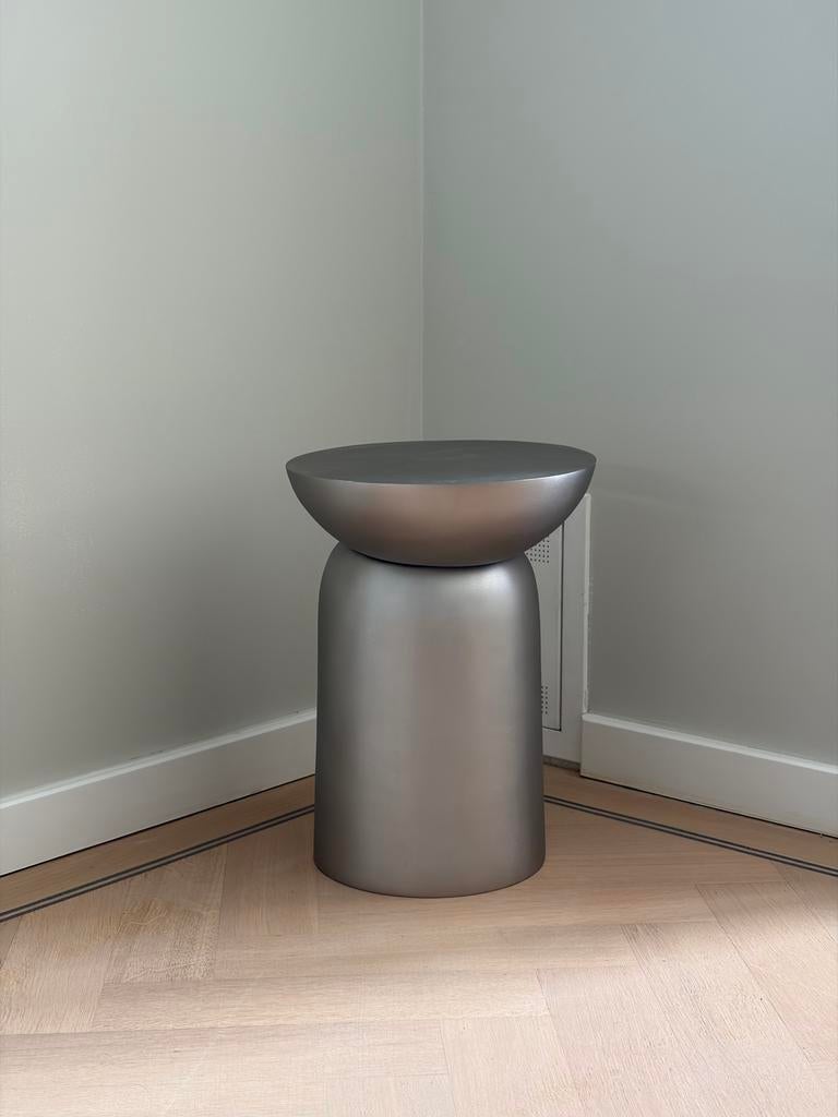 2 keer Fraulino bijzettafel in gegoten aluminium, Huis en Inrichting, Tafels | Bijzettafels, Japandi, Minder dan 55 cm, Gebruikt