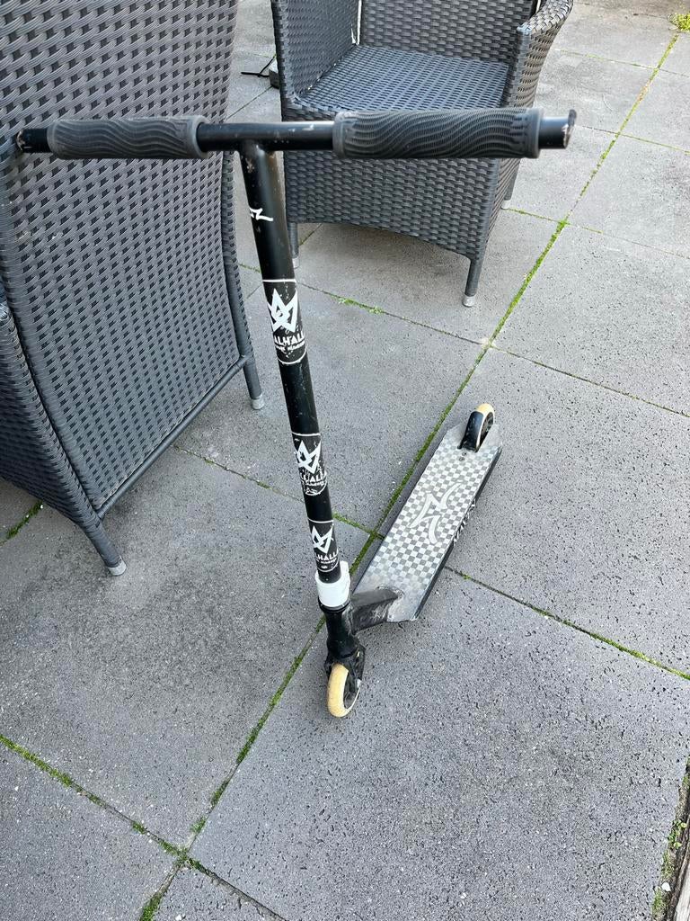 Stuntstep zwart met geblokt deck, Fietsen en Brommers, Steps, Ophalen of Verzenden, Gebruikt, Overige typen