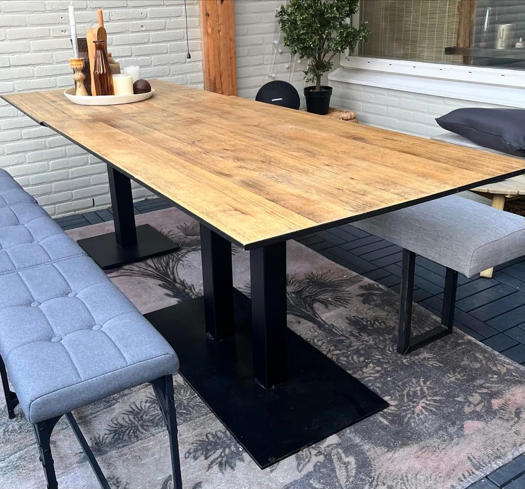 Robuuste eetkamertafel met houten blad en stalen onderstel, Ophalen, Eikenhout, Zo goed als nieuw, Vijf personen of meer