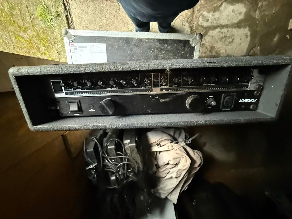 Tunnelcase met Furman Power Distro en Behringer Composer, Ophalen, Gebruikt