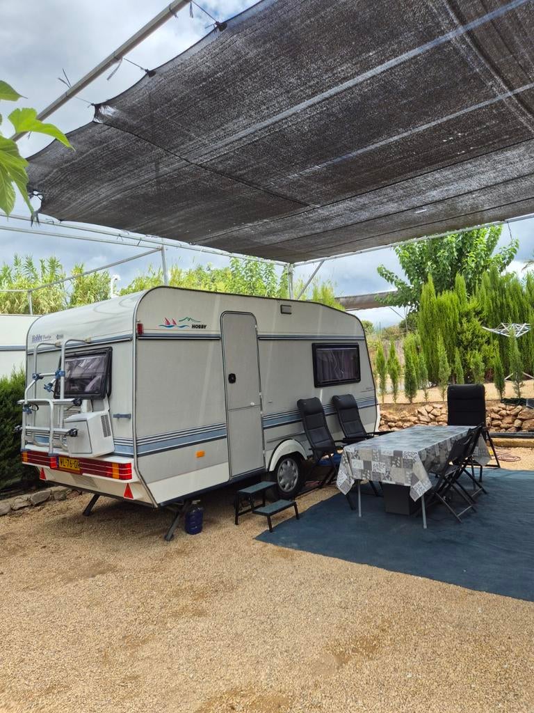 Goed onderhouden caravan, geen lekkages, direct beschikbaar, Rondzit, Hobby, 750 - 1000 kg, Particulier
