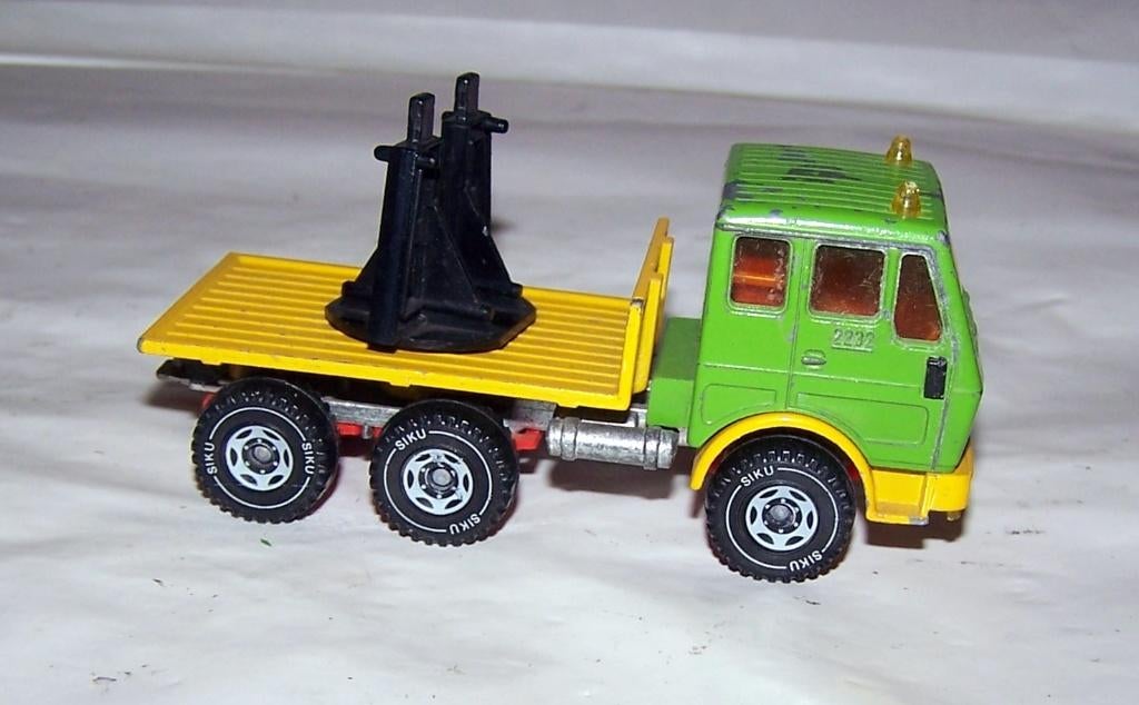 SIKU 2229 Mercedes truck. Izgs., Ophalen of Verzenden, Zo goed als nieuw, Bus of Vrachtwagen, SIKU