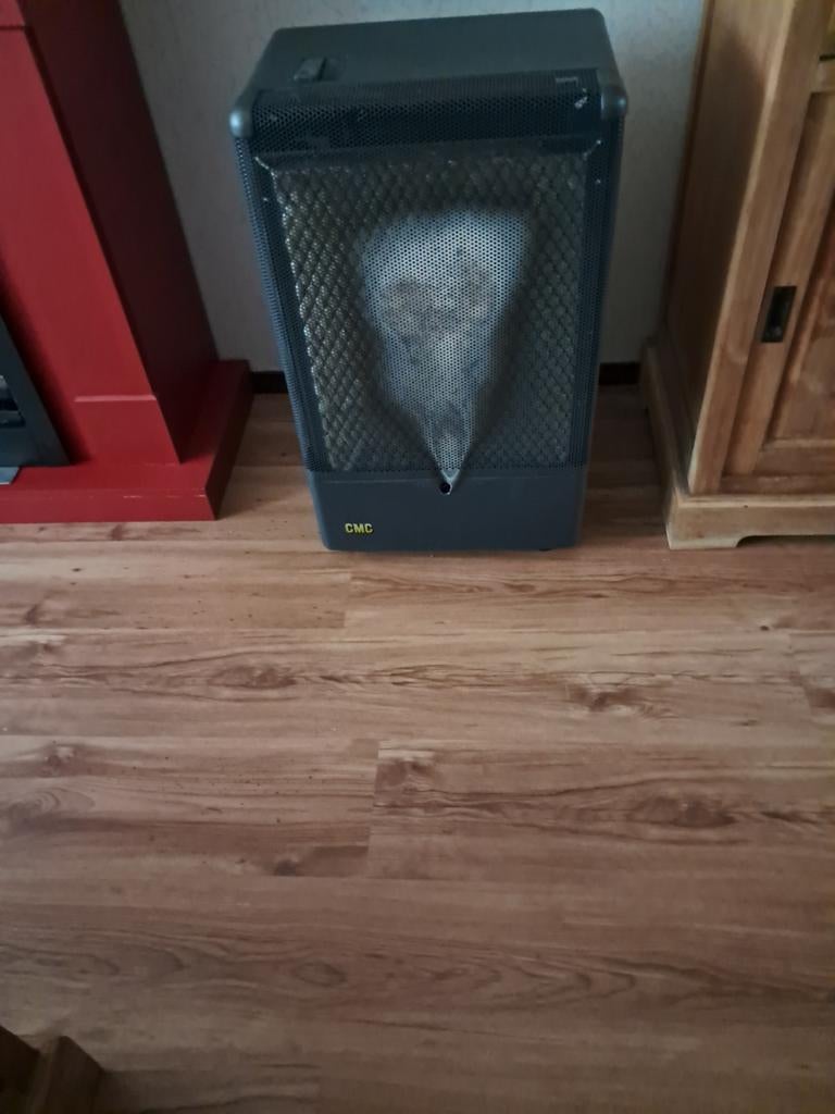 Camping kachel met gasfles zit nog iets in 50.00, Huis en Inrichting, Ophalen of Verzenden, Vrijstaande haard, Elektrische haard