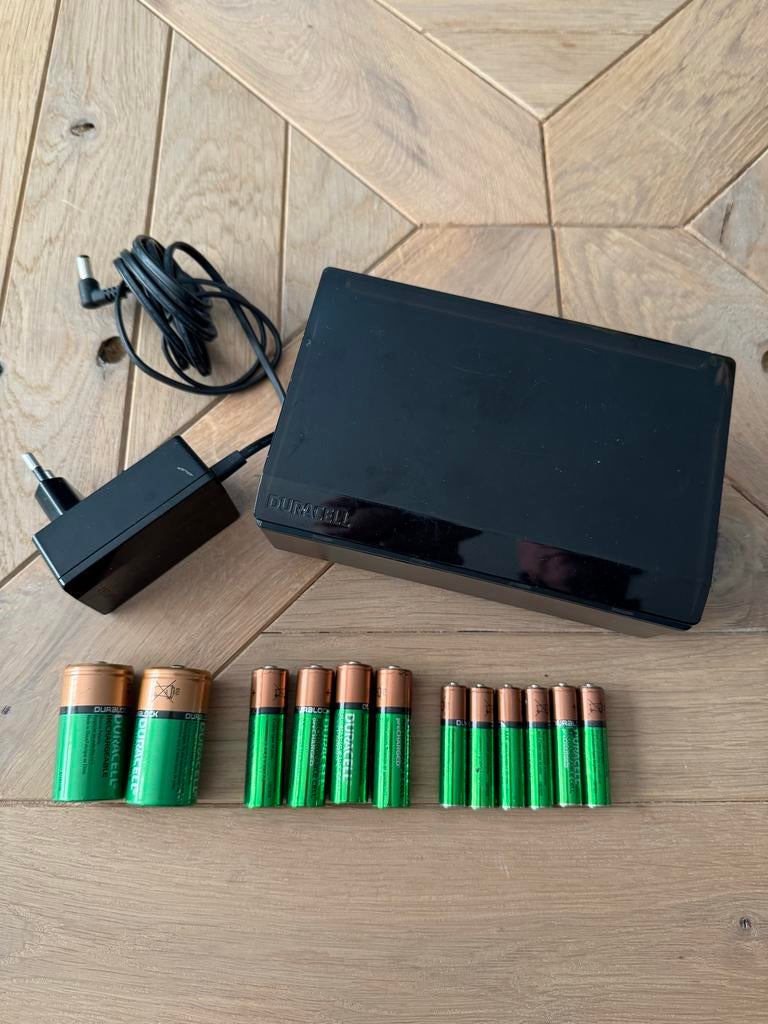 Duracell Batterijlader met oplaadbare batterijen, Audio, Tv en Foto, Accu's en Batterijen, Ophalen of Verzenden, Gebruikt, Oplaadbaar