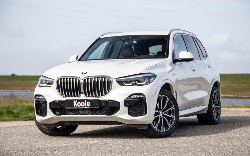 BMW X5 xDrive45e High Executive M PAKKET / BRUIN LEER / DIAM, Lichtsensor, Gebruikt, 394 pk, Wit