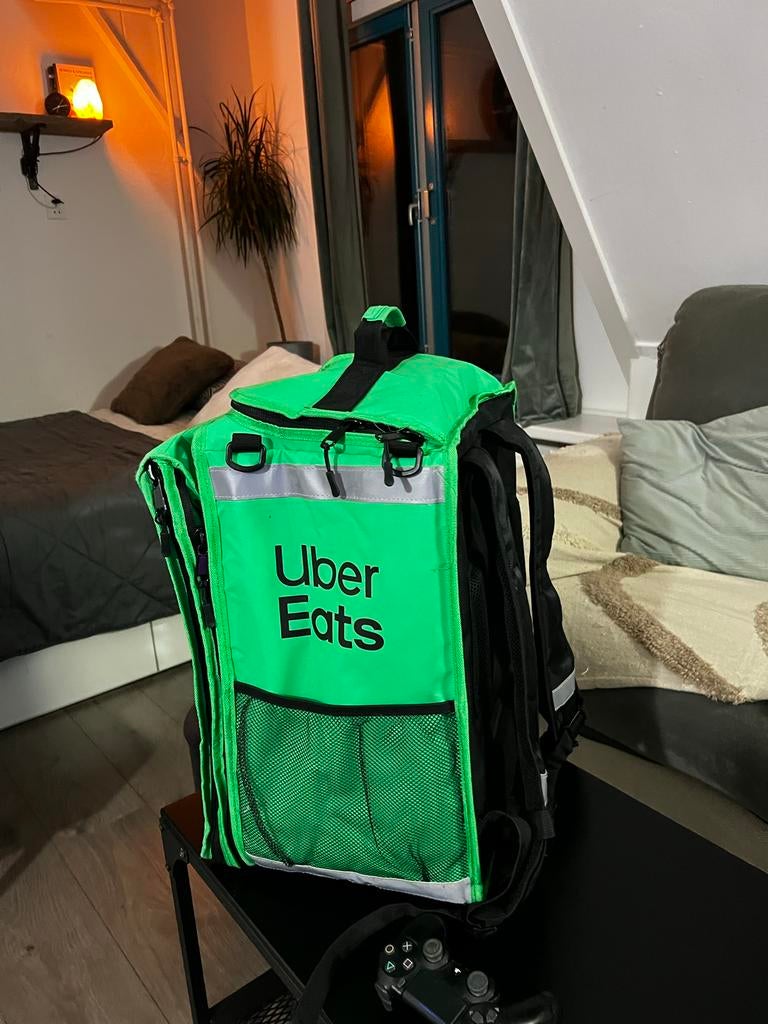 Uber Eats bezorgtas - Zo goed als nieuw, Sieraden, Tassen en Uiterlijk, Tassen | Rugtassen, 40 cm of meer, Ophalen of Verzenden