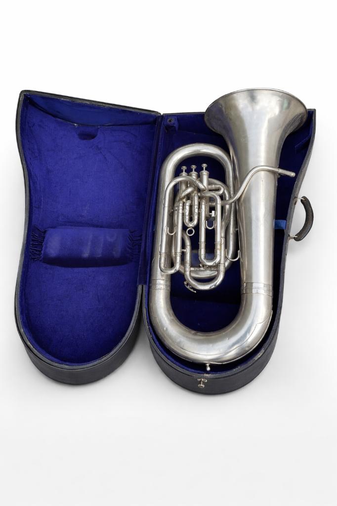 Besson Es-bastuba - mat zilver - met koffer - goede staat, Muziek en Instrumenten, Blaasinstrumenten | Tuba's, Ophalen, Gebruikt