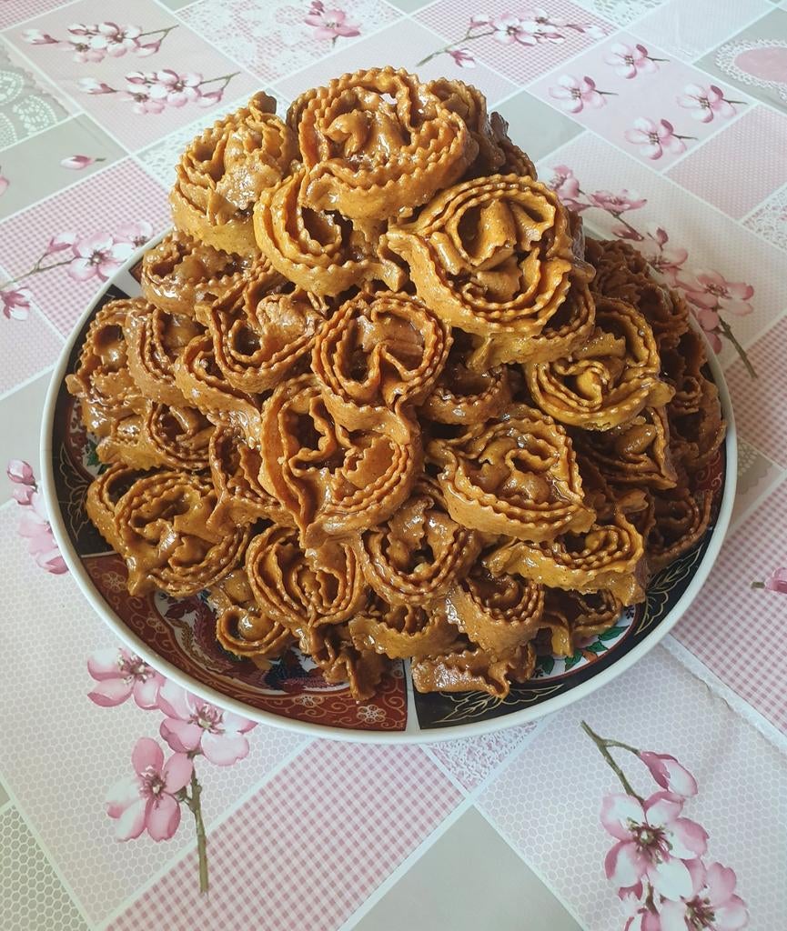 Chebakia (verschillende soorten) Instagram: @berberbanket, Ophalen