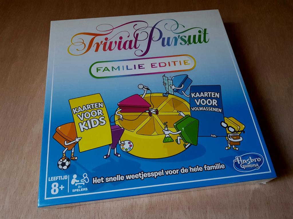 NIEUW Trivial Pursuit Familie Editie bordspel, Hobby en Vrije tijd, Gezelschapsspellen | Bordspellen, Ophalen of Verzenden, Nieuw