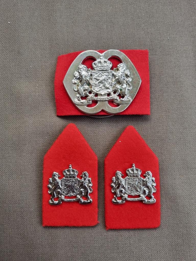 Setje Korps Nationale Reserve (oogjes ), Verzamelen, Militaria | Algemeen, Ophalen of Verzenden, Landmacht, Nederland, Embleem of Badge