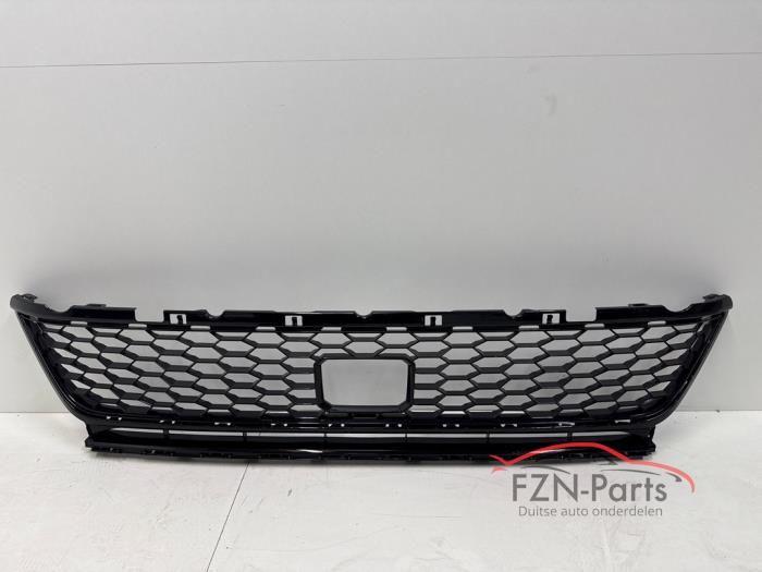 VW Golf 7 GTE Middengrille Hoogglans zwart ACC, Ophalen of Verzenden, Gebruikt, Voor, Bumper