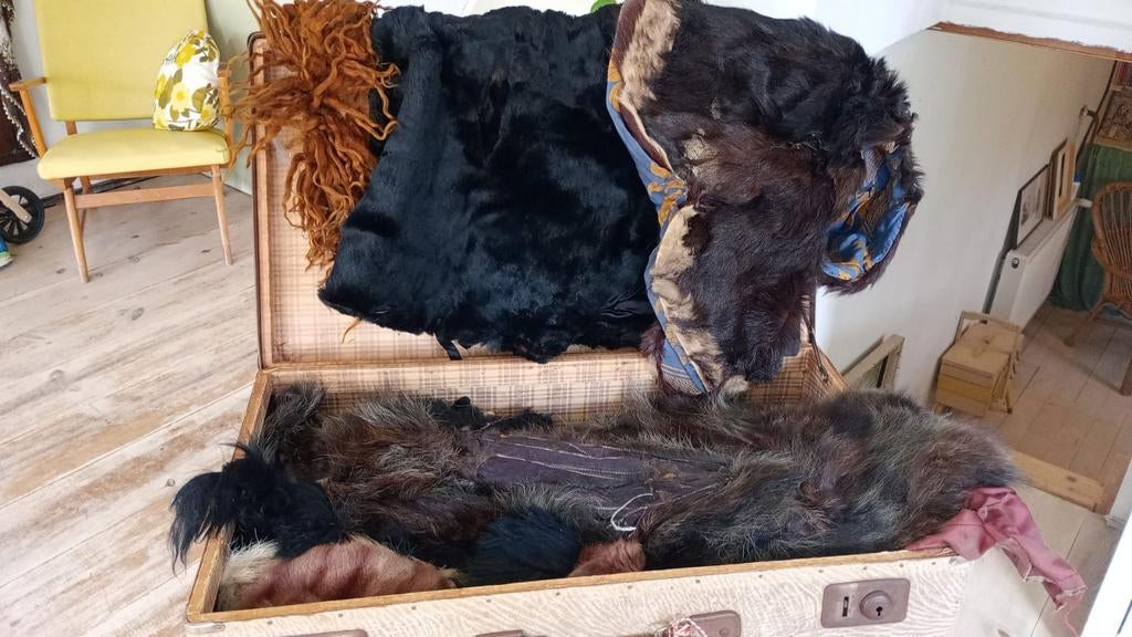 Vintage bontstukken,  koffer vol, div. grote en kleuren., Ophalen, Overige materialen, Overige kleuren, Zo goed als nieuw