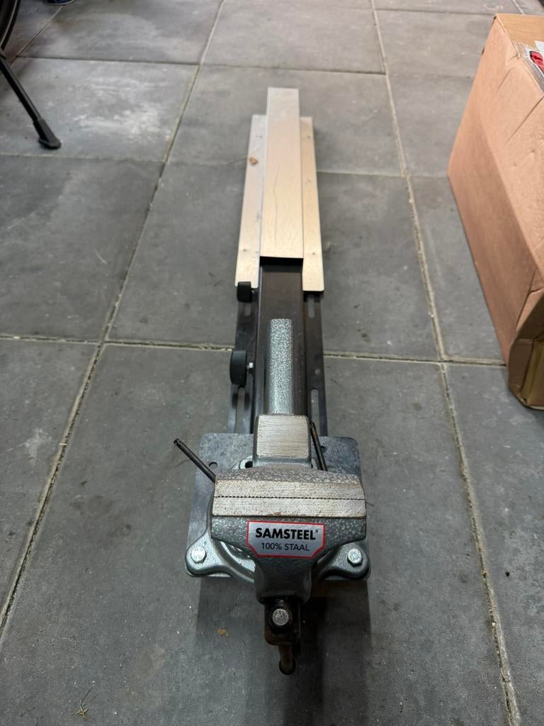 Samsteel bankschroef nieuw, Ophalen, Nieuw, 70 tot 120 cm, Bankschroef