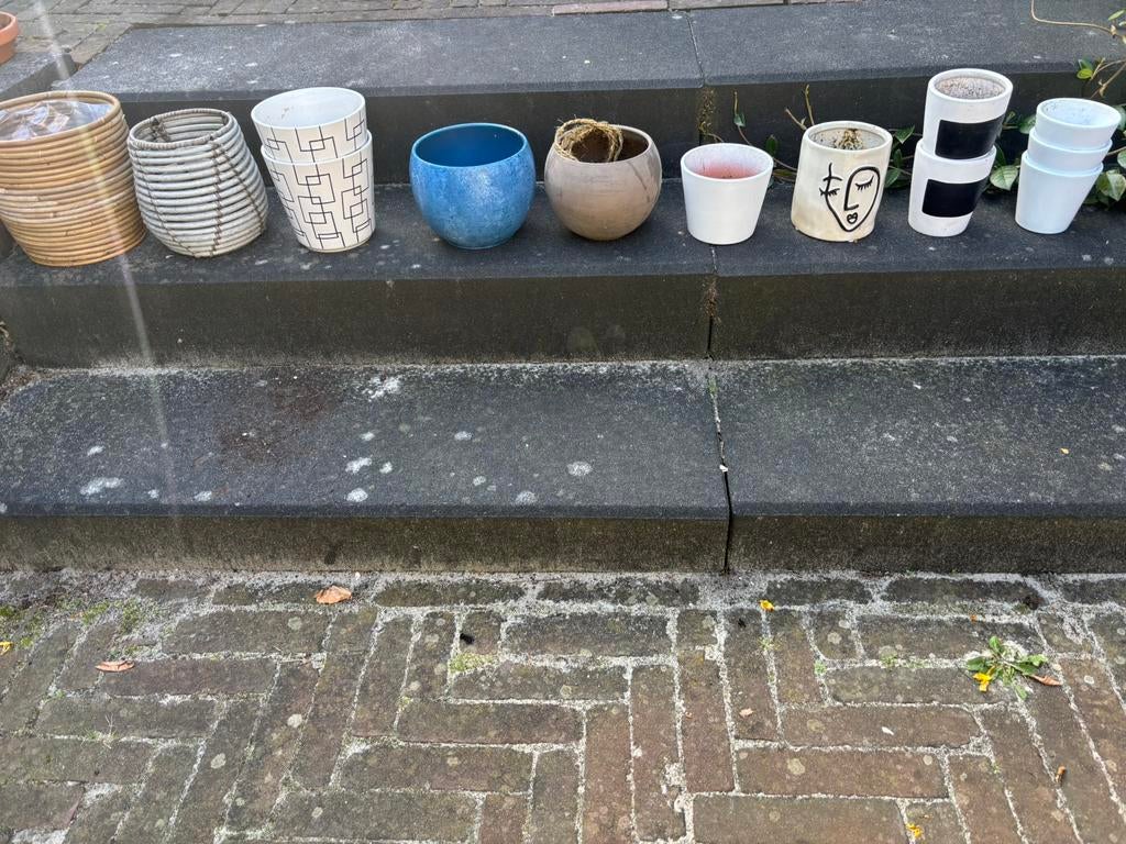 Collectie kleine bloempotten 8-20 cm diverse kleuren, Overige materialen, Gebruikt, Rond, Binnen