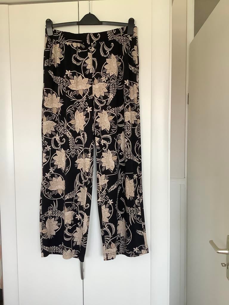 Mooie wijde broek maat 44, Ophalen of Verzenden, Zo goed als nieuw, Overige kleuren, Broek of Spijkerbroek