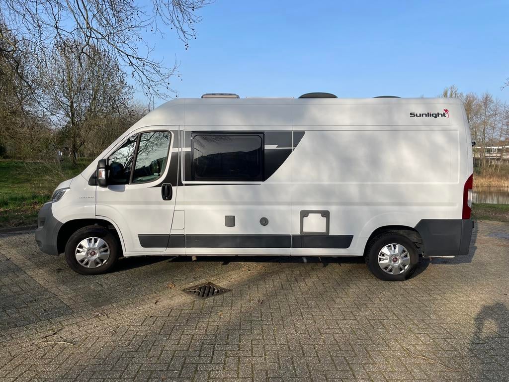 Buscamper 6 meter, Sunlight 601, 4 pers. Dubbel stapelbed, Caravans en Kamperen, Campers, Buscamper of Camperbus, Sunlight, Ringverwarming