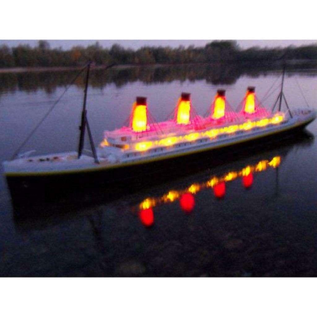 Titanic 81cm. Vaarklaar! Met Verlichting RC Standaard Etc., Hobby en Vrije tijd, Modelbouw | Boten en Schepen, Ophalen of Verzenden