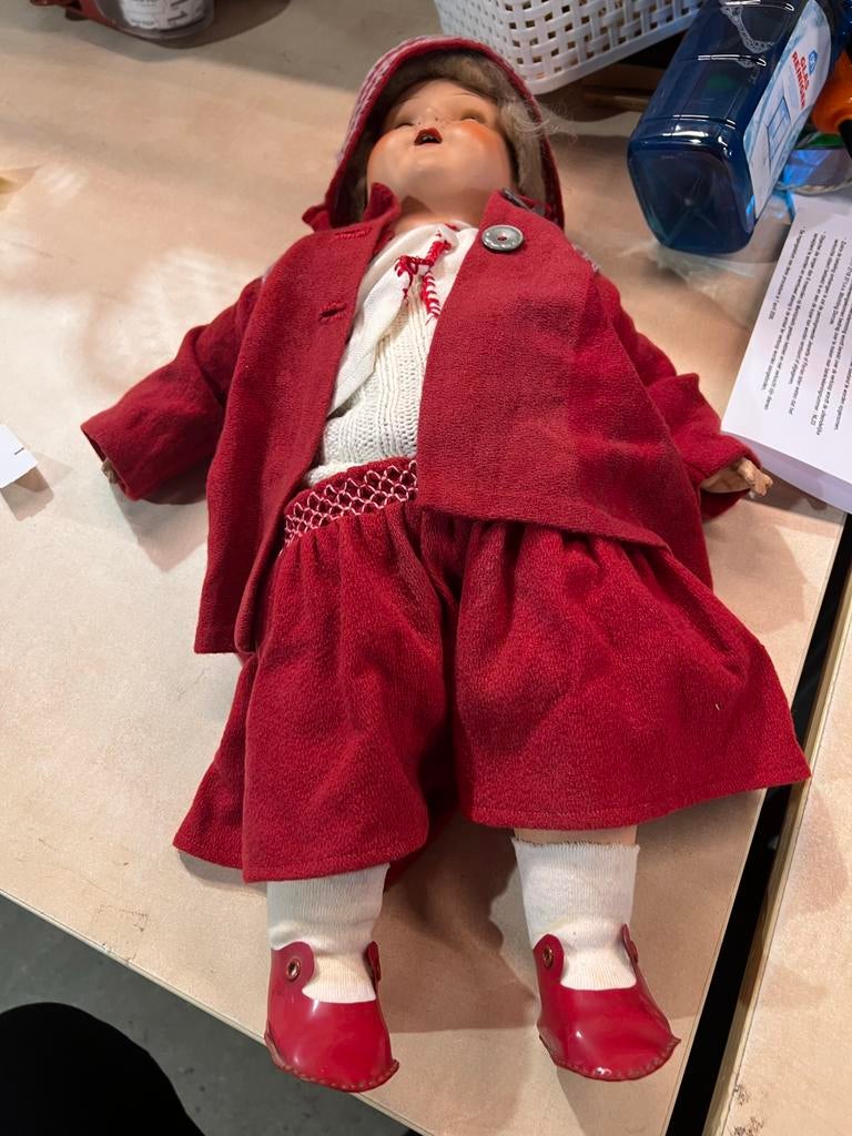 Antieke pop, mogelijk Armand Marseille, met rode kleding, Ophalen of Verzenden