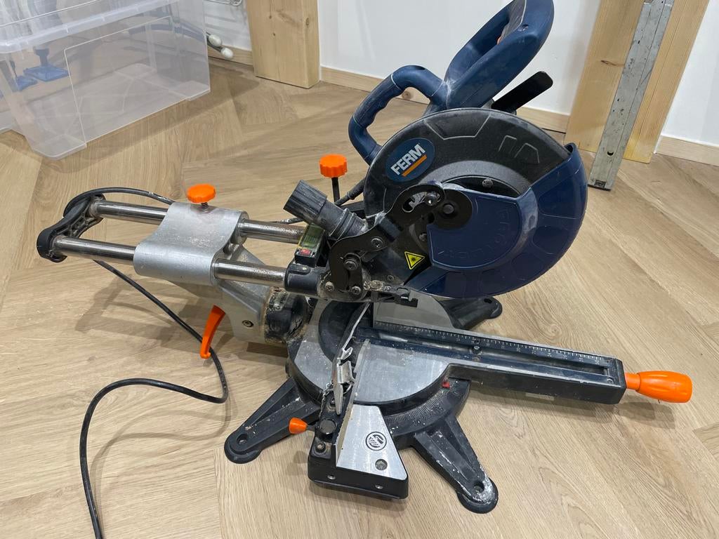 Ferm afkortzaag - Zo goed als nieuw, Gebruikt, Ophalen of Verzenden, Afkortzaag, 30 tot 70 mm