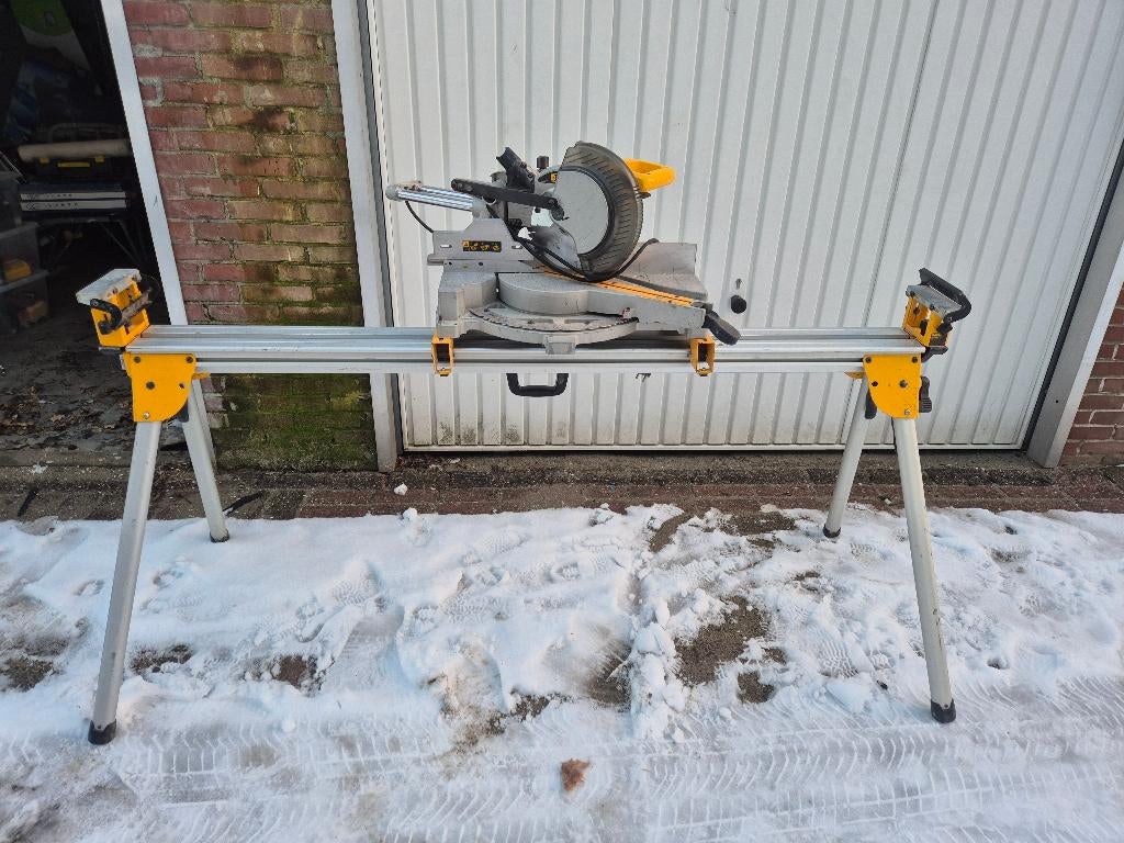 Afkortzaag, Ophalen, 70 mm of meer, Zo goed als nieuw, Dewalt