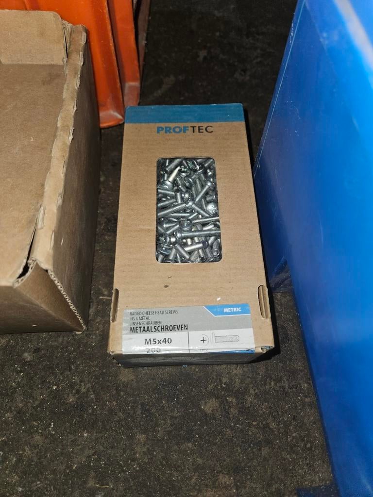 Doosje m5x40 metaalschroeven, Ophalen of Verzenden