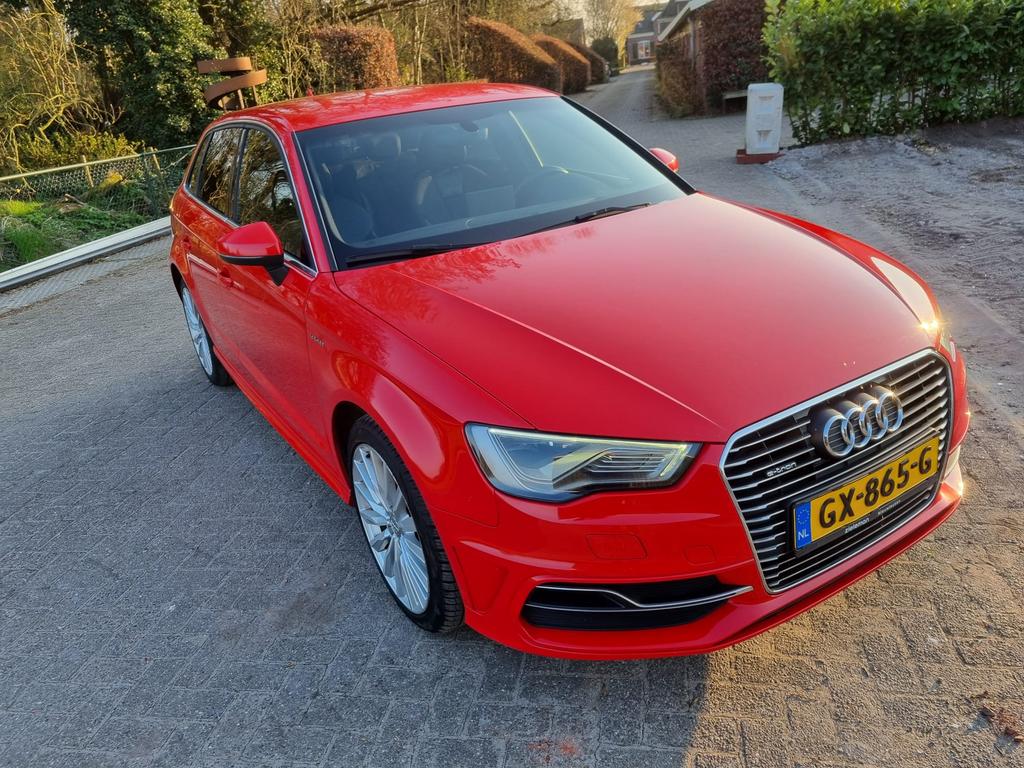 Audi A3 1.4 Tfsi 204pk E-tron Phev S Tronic 2015 rood, 4 cilinders, Leder en Stof, 1395 cc, 149 pk