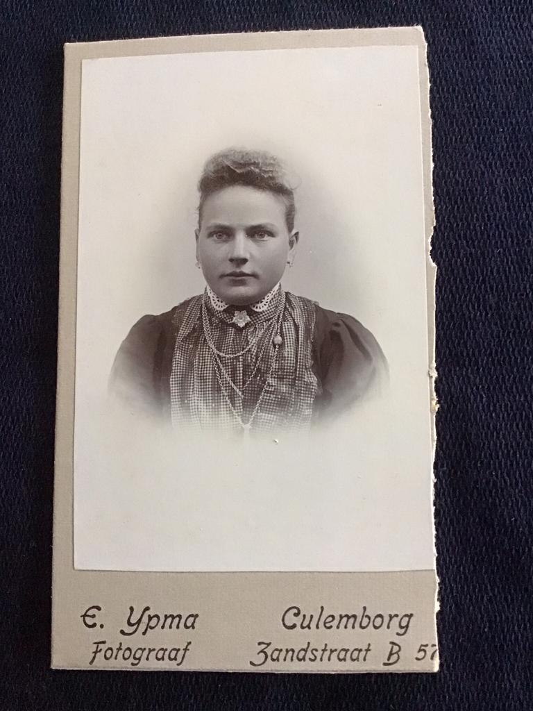 CDV, Jongedame, E. YPMA, CULEMBORG, Carte de Visite, Ophalen of Verzenden, Voor 1940, Gebruikt, Foto