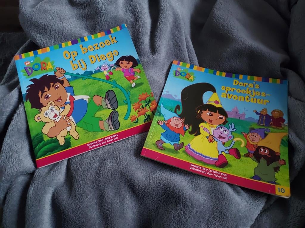 Dora de Ontdekker Boeken: Op bezoek bij Diego & Sprookjesavo, Ophalen of Verzenden, Zo goed als nieuw, Nickelodeon, Sprookjes