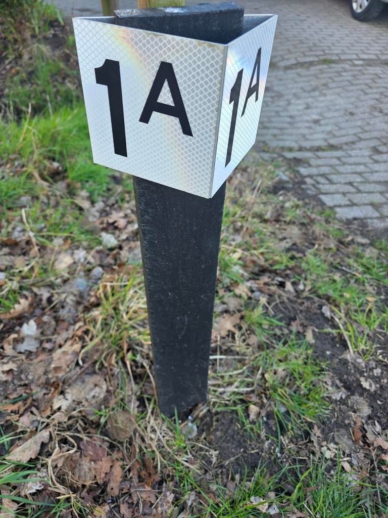 Huisnummer 1A op paal, reflecterend., Ophalen