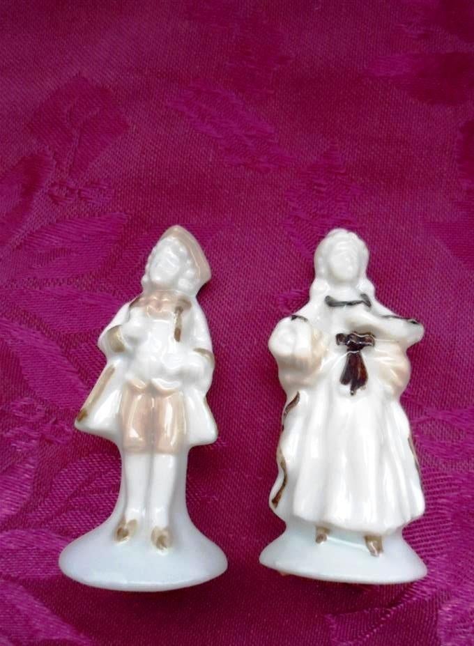 2 Oude Porseleinen beeldjes man en vrouw. Pruikentijd., Verzamelen, Beelden en Beeldjes, Ophalen of Verzenden, Zo goed als nieuw